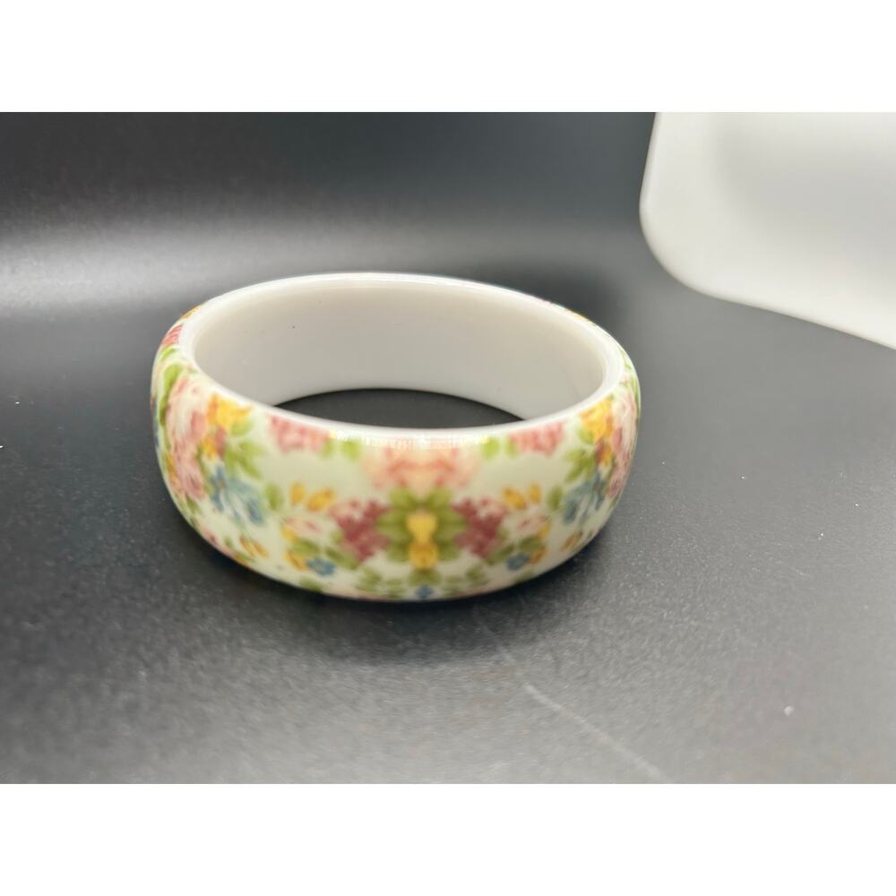 Vintage 1970s Lucite Plastic Floral Bangle Bracelet Multicolored Chunky